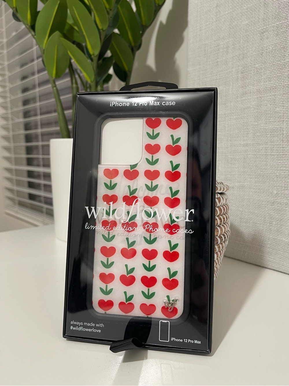 nwt WILDFLOWERS tulip flower heart folk art phone case iPhone 12 Pro Max